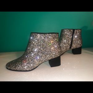 NWOT Old Navy Sparkly Boots size 8